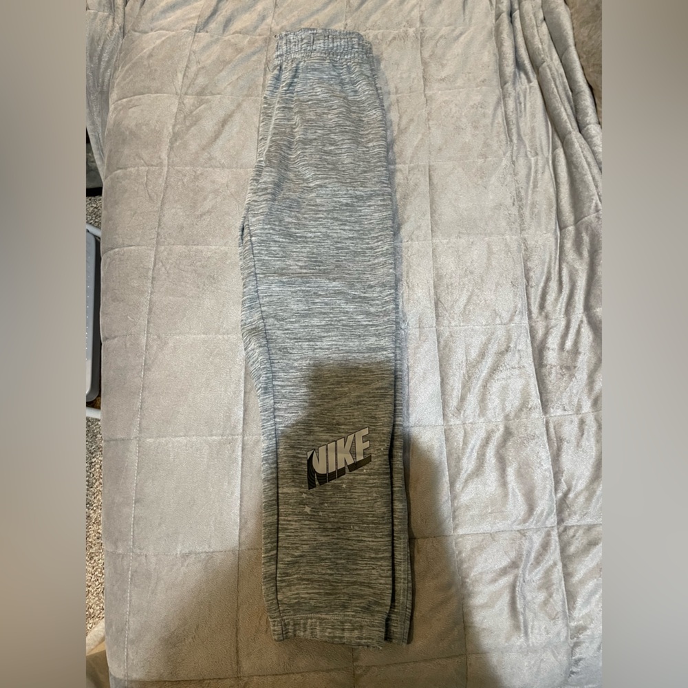Nike Big Boys' Tapered Therma-FIT Training Pants Youth Medium